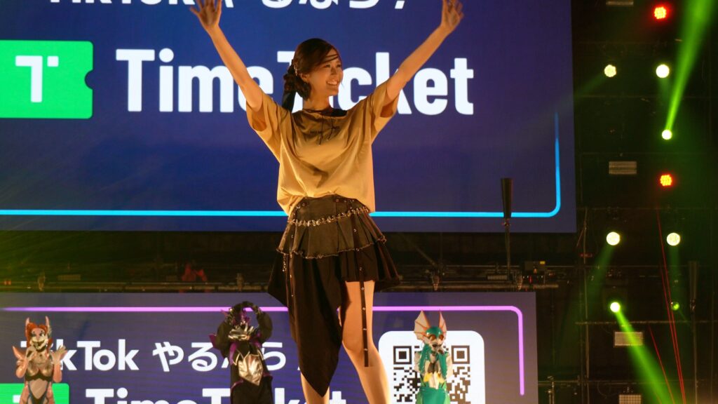 人気ライバーちゃぴ、美スタイル際立つY2Kコーデで会場魅了。《MUSIC CIRCUS FUKUOKA》