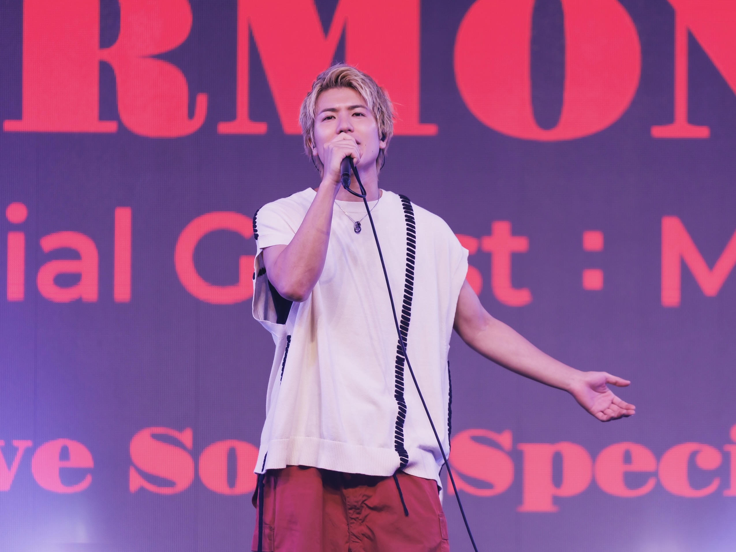 74BB21AD-28E1-4204-BC6F-