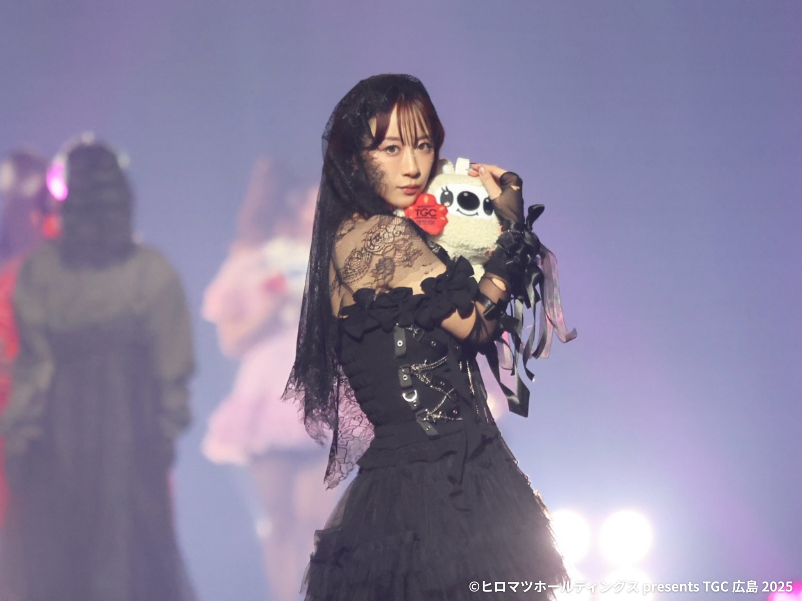 17LIVEライバー・ちぴ、美デコルテ全開の透け感ドレスで魅了！TGC