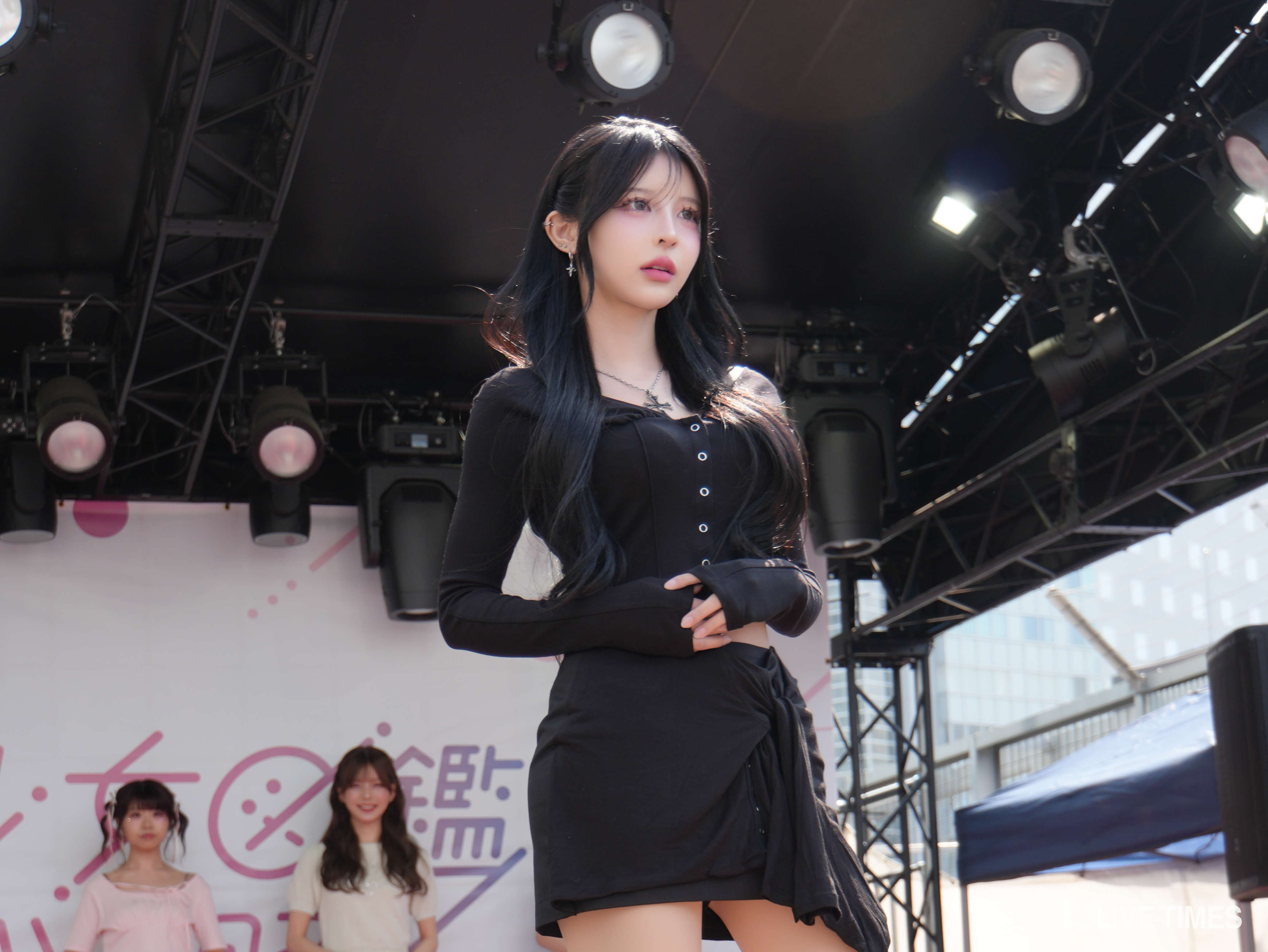 ベスト200 おともだち図鑑　美少女&美形キャラ　入手難　レア 人気インフルエンサー・Ayana、「美少女図鑑DAY 2025」に登場。黒の