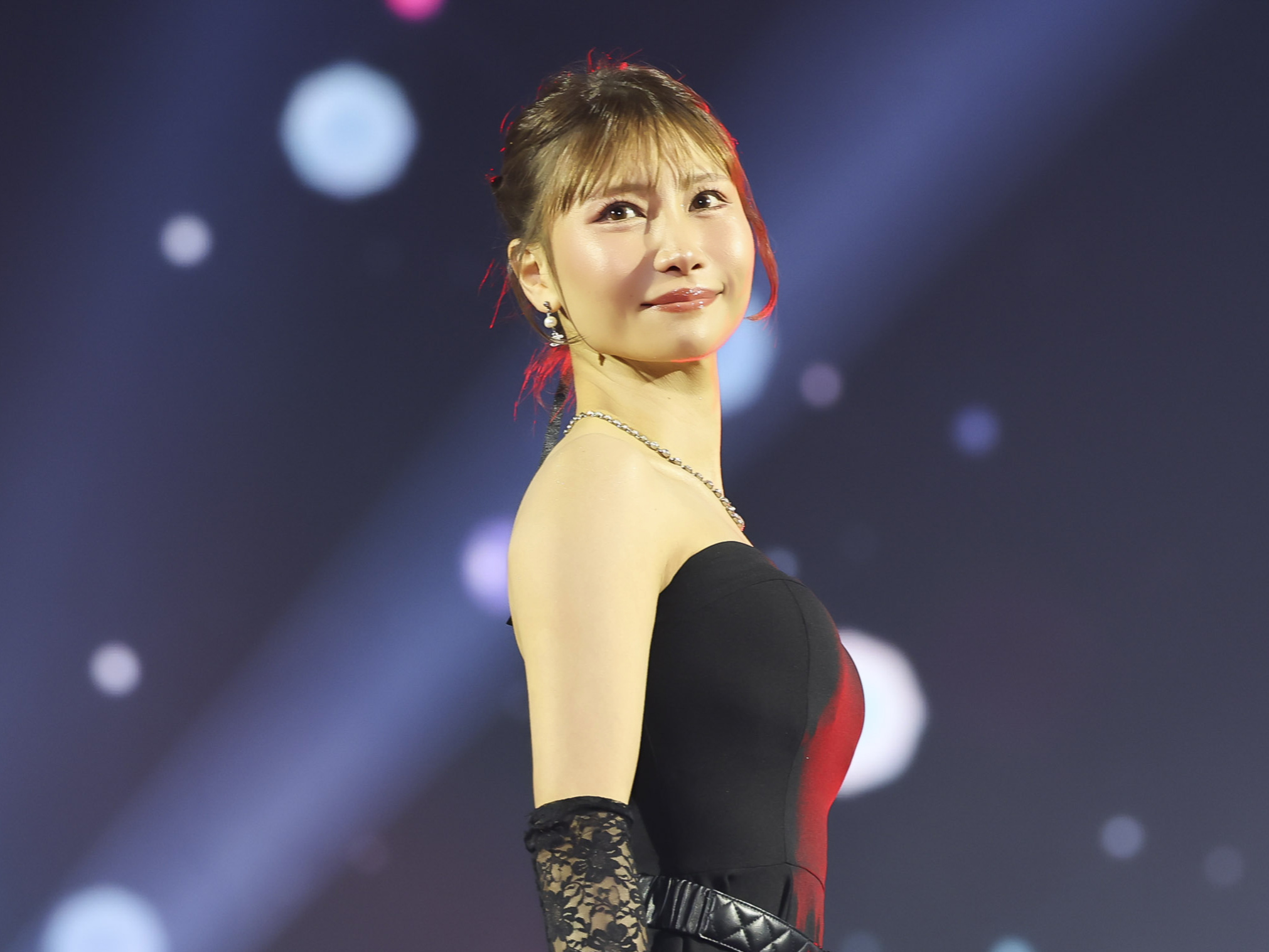 人気ライバー・みくみく、美デコルテ際立つ黒ドレスで存在感【LASTCALL