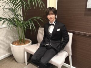 「王子様すぎる!」七五三掛龍也、実妹結婚式で見せたブラックスーツ姿にファン悶絶