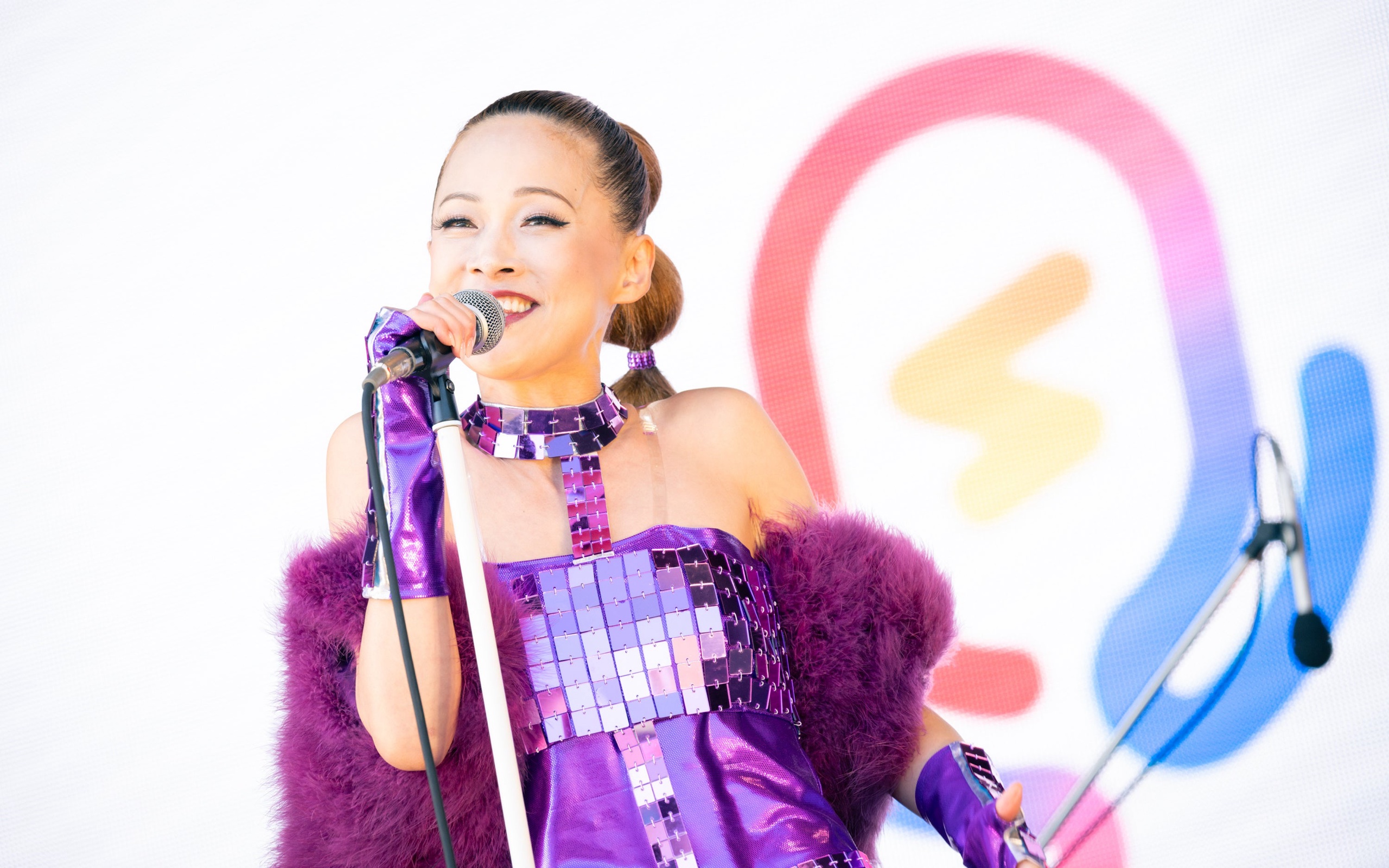 「TOKYO ISLAND」のステージで歌う圧ねぇ