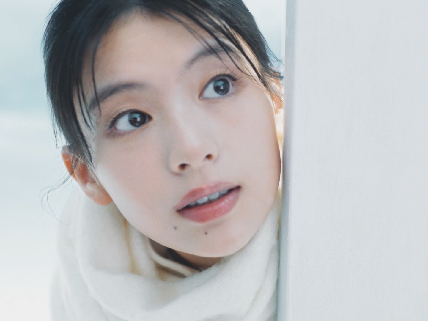 出口夏希、“冬の妖精”にふんした「メルティーキッス」新CMが ...